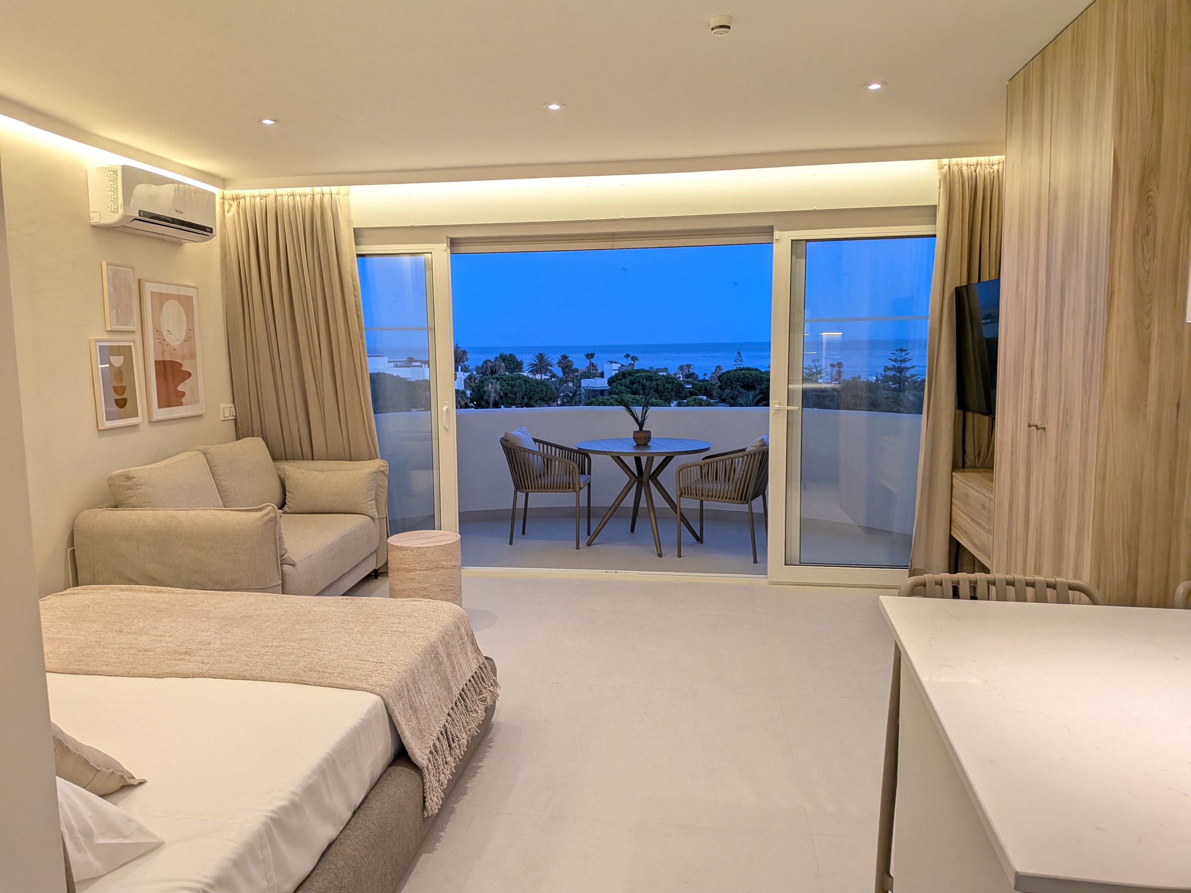 Coronado Suites — Renovated studio with Mediterranean views and pool – Marbesa