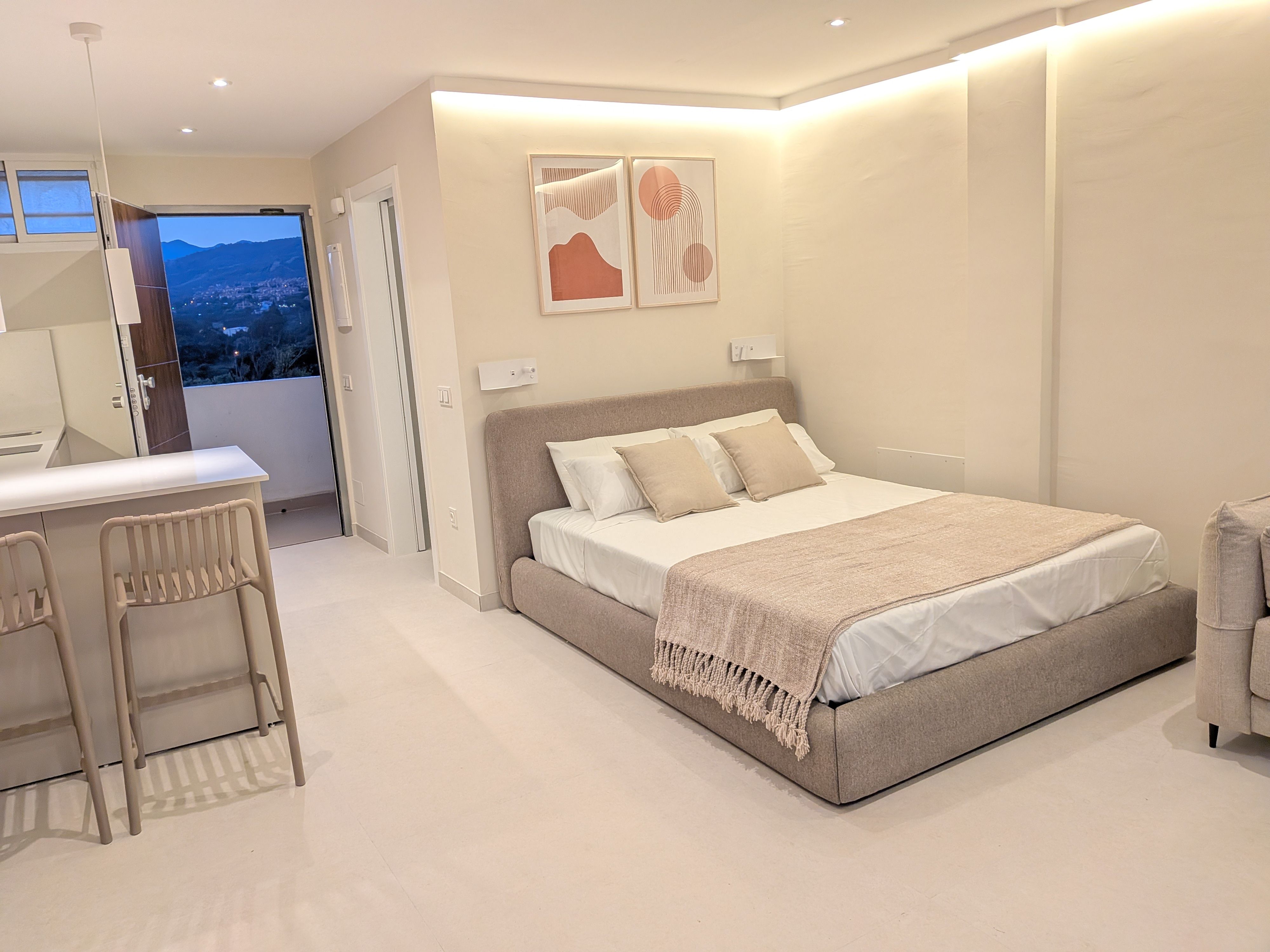 Coronado Suites — Estudio reformado con vistas al Mediterráneo y piscina – Marbesa — 2