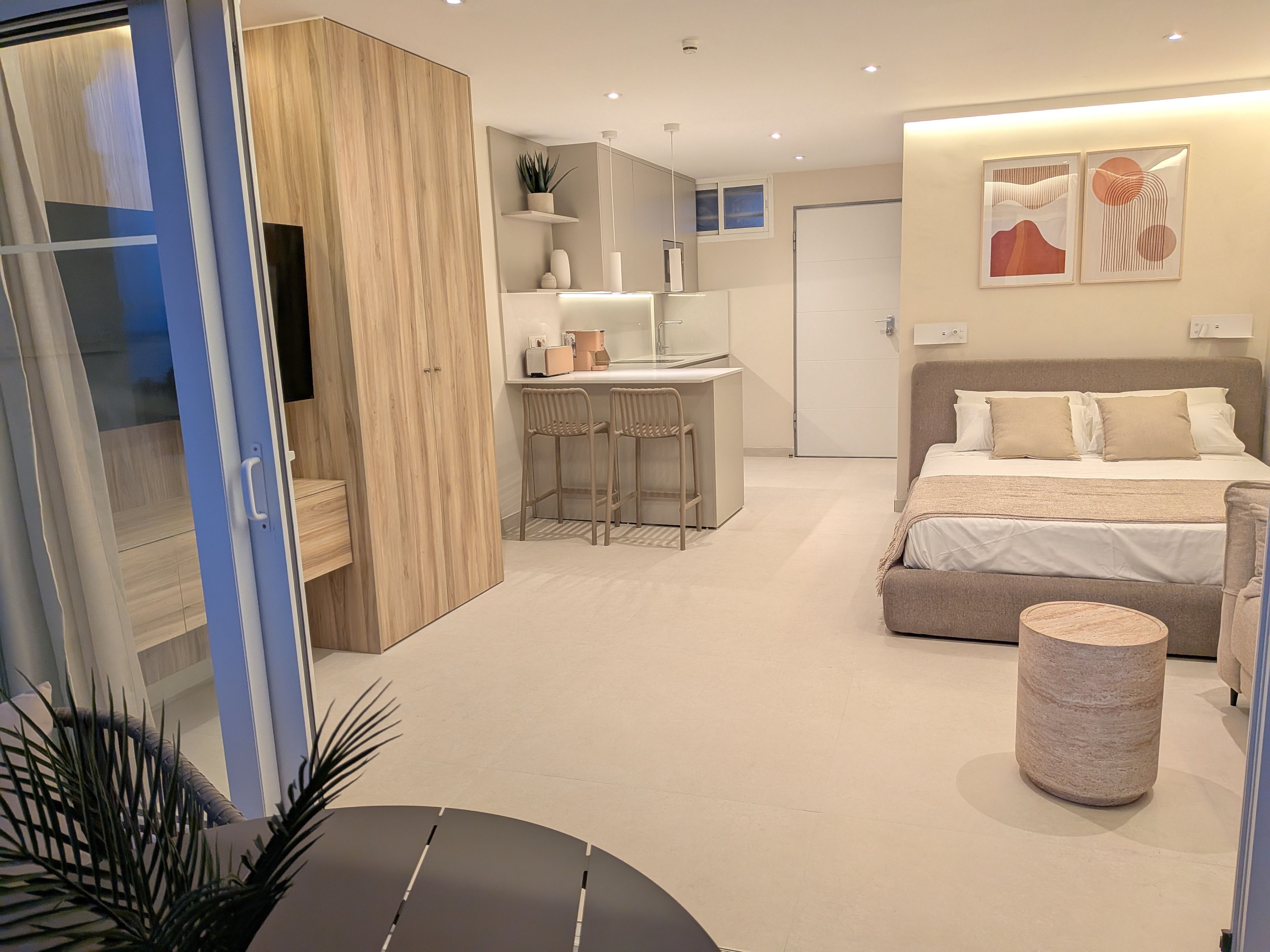 Coronado Suites — Estudio reformado con vistas al Mediterráneo y piscina – Marbesa — 4