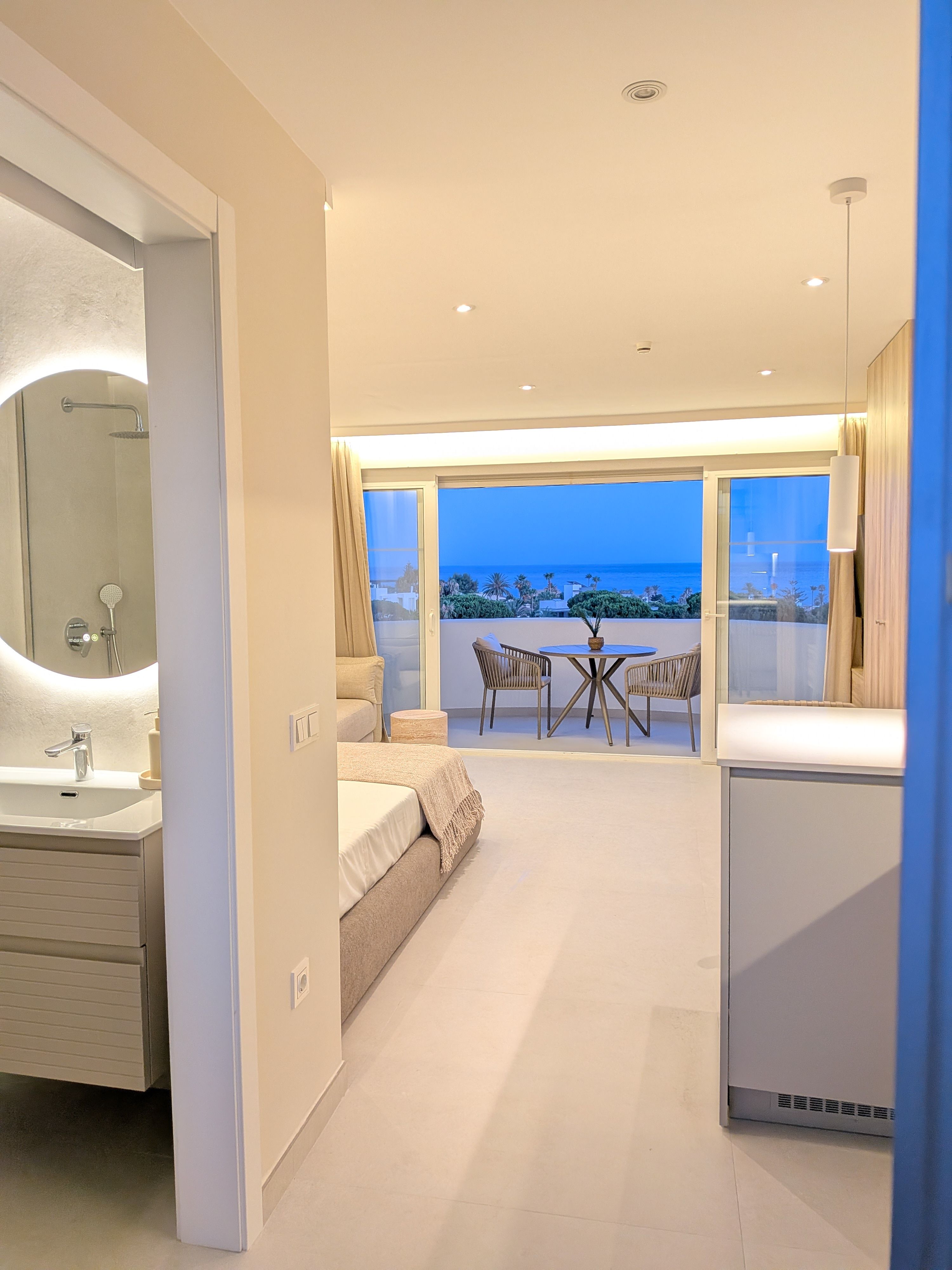 Coronado Suites — Estudio reformado con vistas al Mediterráneo y piscina – Marbesa — 5
