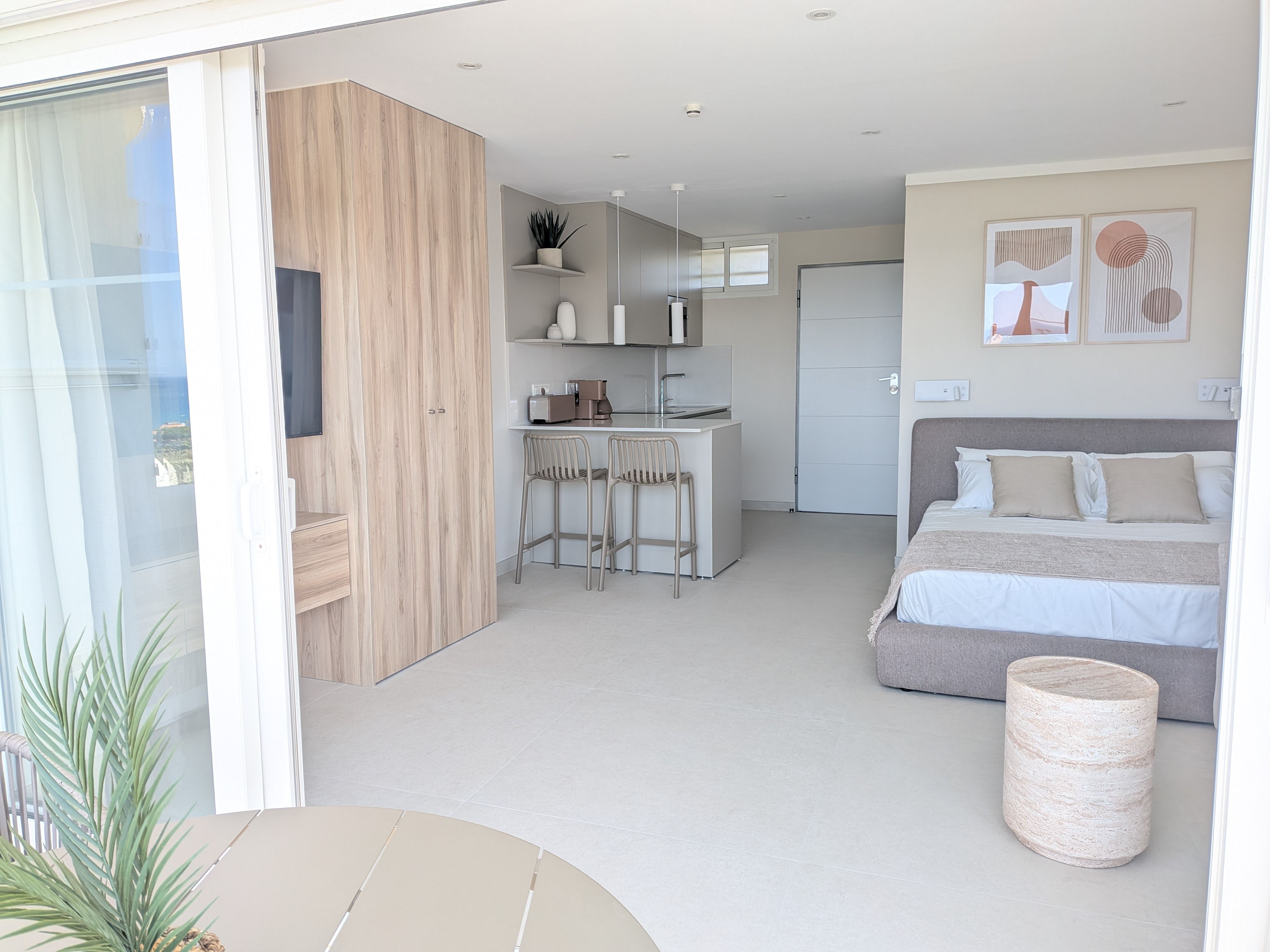 Coronado Suites — Estudio reformado con vistas al Mediterráneo y piscina – Marbesa — 8