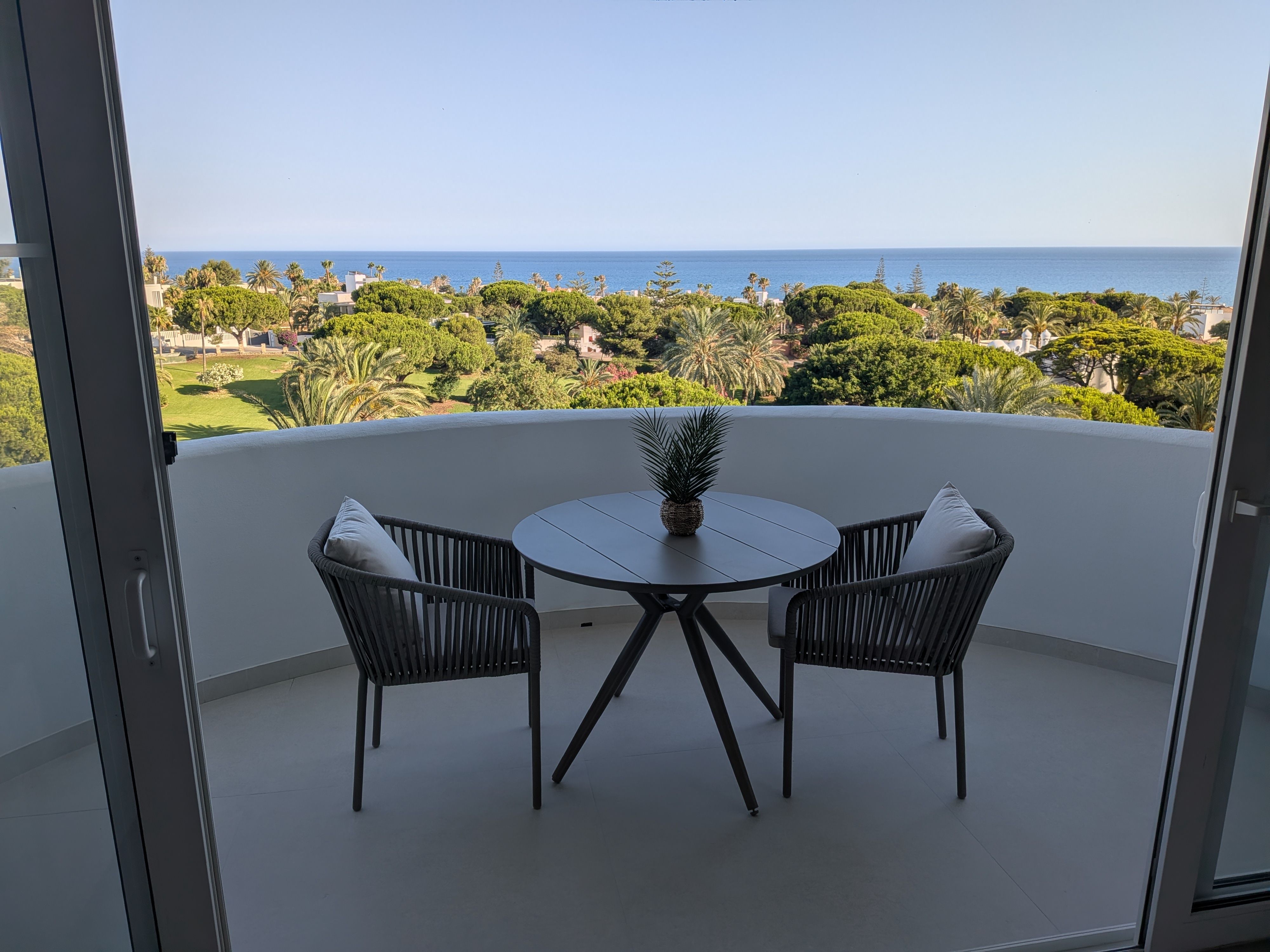 Coronado Suites — Estudio reformado con vistas al Mediterráneo y piscina – Marbesa — 14