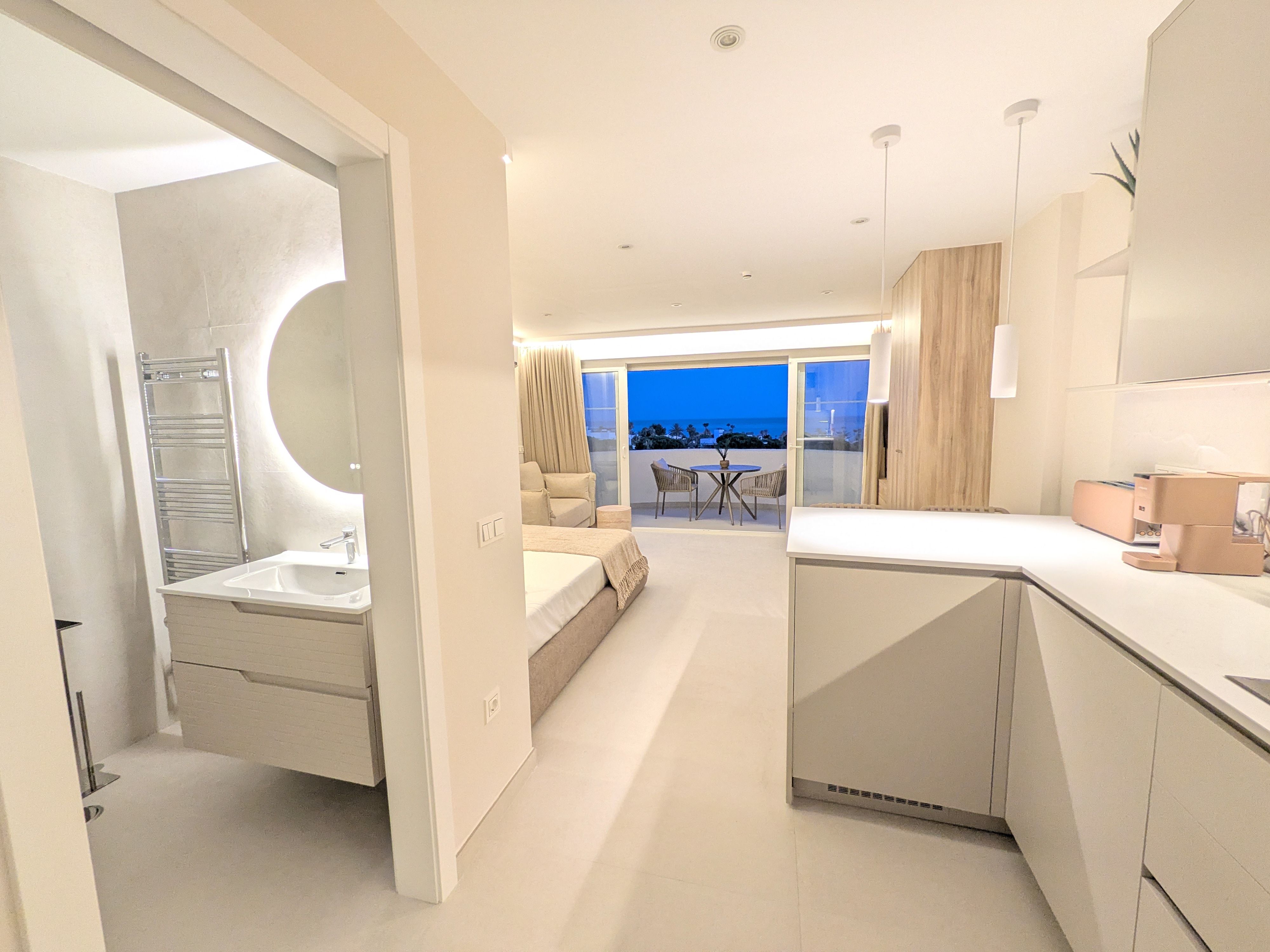 Coronado Suites — Estudio reformado con vistas al Mediterráneo y piscina – Marbesa — 17
